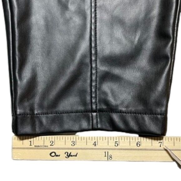 7 For All Mankind Faux Leather Pants Large Women Black High Rise Vegan Cargo EUC - Picture 15 of 16